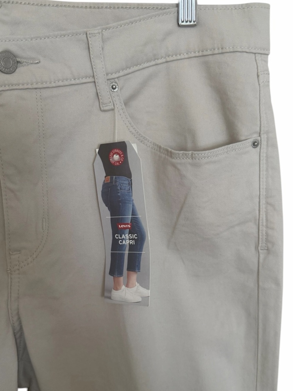 NWT🌺Levi's•Classic Capri Pants Light Beige - Picture 4 of 7
